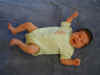 20020512-simon-pose-1-month-24-fuss-800.jpg (119325 bytes)