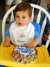 20030412-simon-bday-cake-13-eating-600.JPG (78351 bytes)