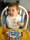 20030412-simon-bday-cake-27-eating-600.JPG (78668 bytes)