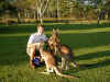 au-inn-croc-farm-kangaroo-21-dan-600.jpg (136894 bytes)