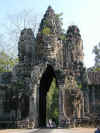 ca-siem-angkor-thom-gate-outside-3-600.jpg (109089 bytes)