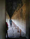 ca-siem-angkor-wat-inside-temple1-carving-hall-600.jpg (74418 bytes)