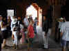 in-pow-bha-fatehpur-sikri-crowd-kristen-600.jpg (80883 bytes)