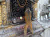 ne-kat-monkey-temple-monkey-1-600.jpg (113411 bytes)