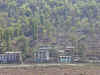 ne-road-from-tibet-view-4-600.jpg (113621 bytes)
