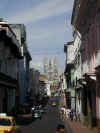 qu-city-street-long-view-basilica-600.jpg (73122 bytes)