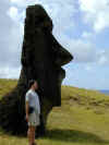 rn-rano-raraku-moai1-dan-600.jpg (71883 bytes)
