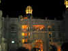 sc-palace-elephant-courtyard-night-600.jpg (89179 bytes)