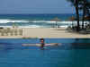 vt-dng-china-beach-furama-pool-dan-1-600.jpg (69227 bytes)
