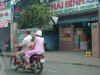 vt-hcm-cu-chi-road-mopeds-1-600.jpg (84948 bytes)